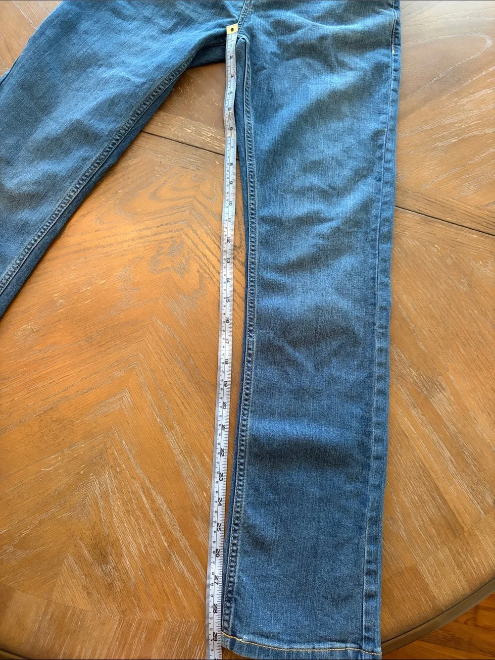 Levis slim straight